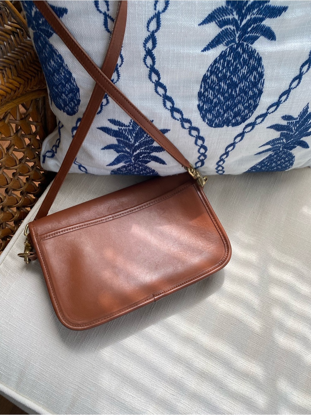 Coach 9755 vintage Brown Leather Crossbody with Gold Turn-Lock - Picture 8 of 16